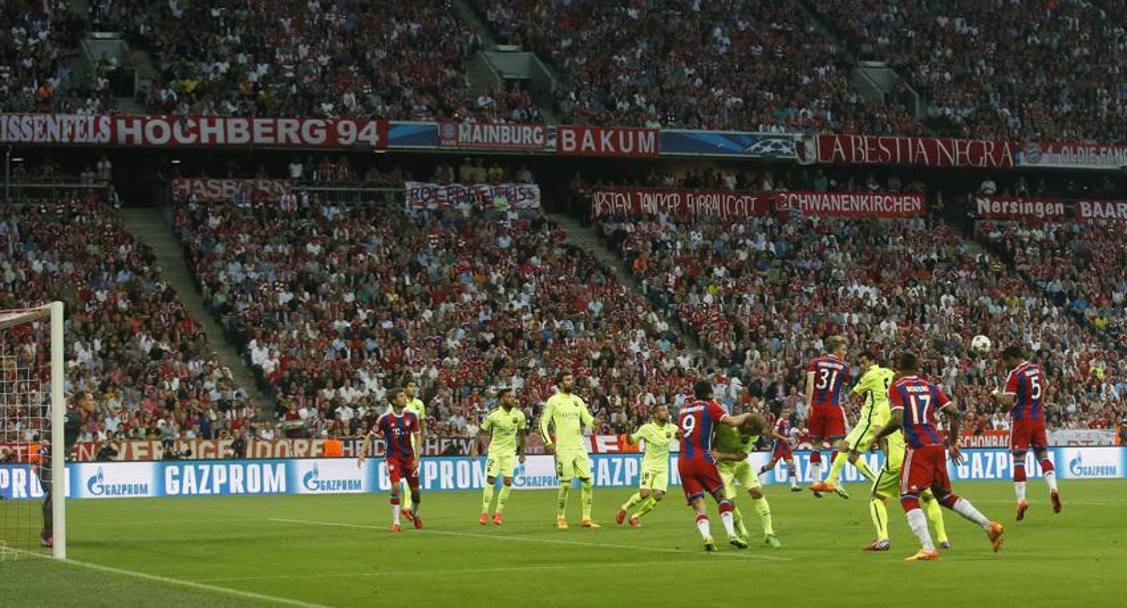 Subito avanti il Bayern, con un colpo di testa di Mehdi Benatia. Reuters